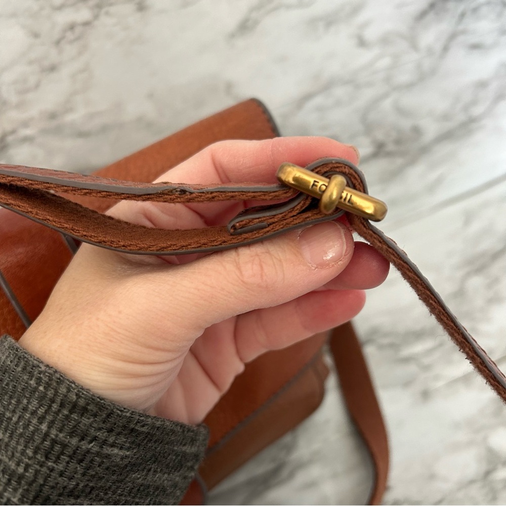 Fossil | Kinley pebbled Leather Crossbody Bag adjustable strap flap top - Picture 4 of 12